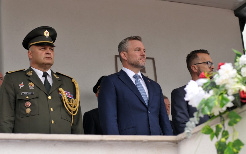 Prezident SR sa zúčastnil slávnostného vyradenia a promócií na AOS