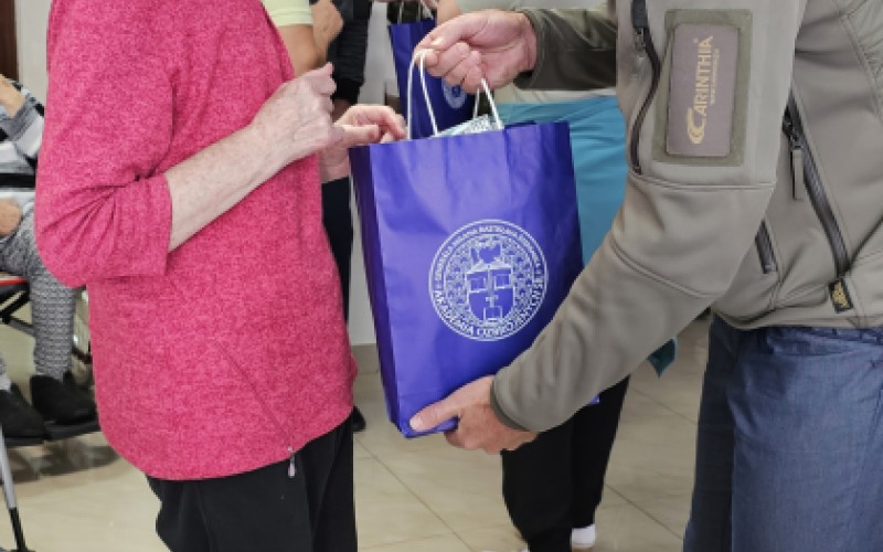 Kadeti AOS priniesli radosť seniorom v Liptovskom Mikuláši