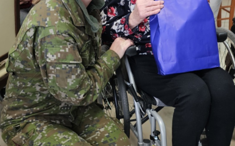 Kadeti AOS priniesli radosť seniorom v Liptovskom Mikuláši