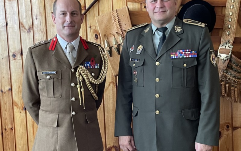 Britský vojenský pridelenec opäť na pôde AOS