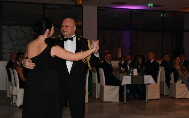 Benefičný ples AOS spojil zábavu s pomocou druhým