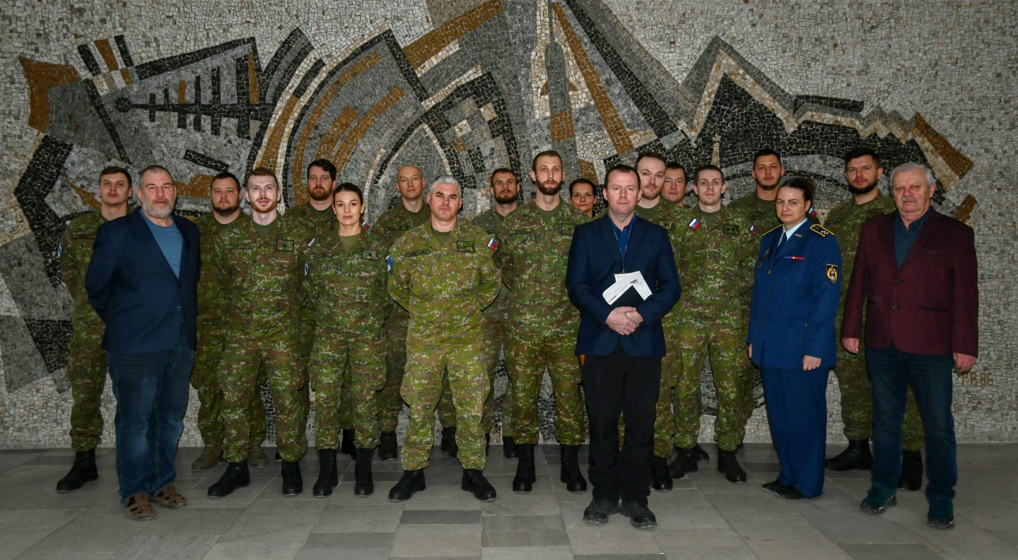 Príprava príslušníkov Vzdušných síl OS SR v krátkodobom odbornom kurze Rádiolokačná technika