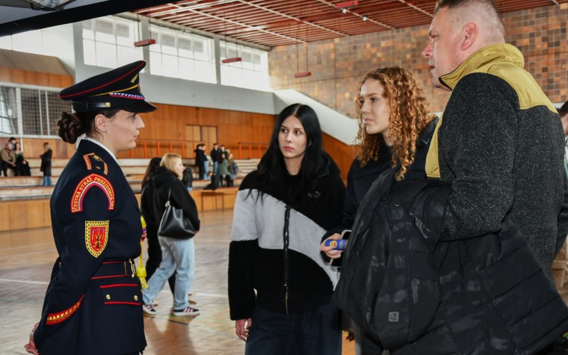 Deň otvorených dverí na AOS prilákal desiatky stredoškolákov