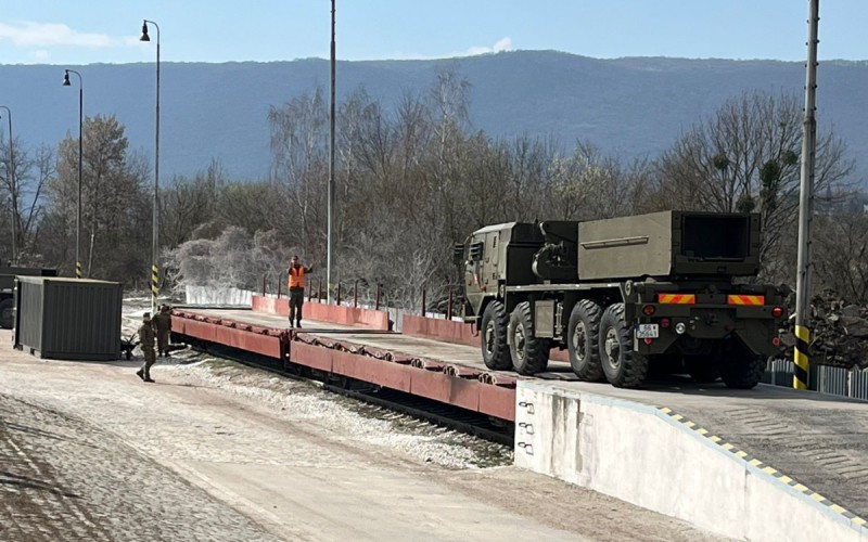 Budúci delostrelci na praxi v útvaroch OS SR