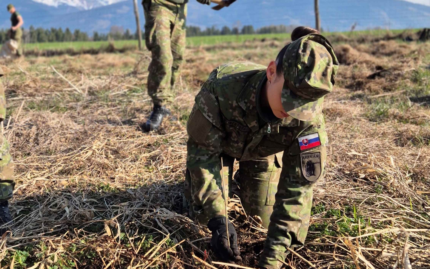 Kadeti pomáhali pri sadení stromčekov v Jamníku