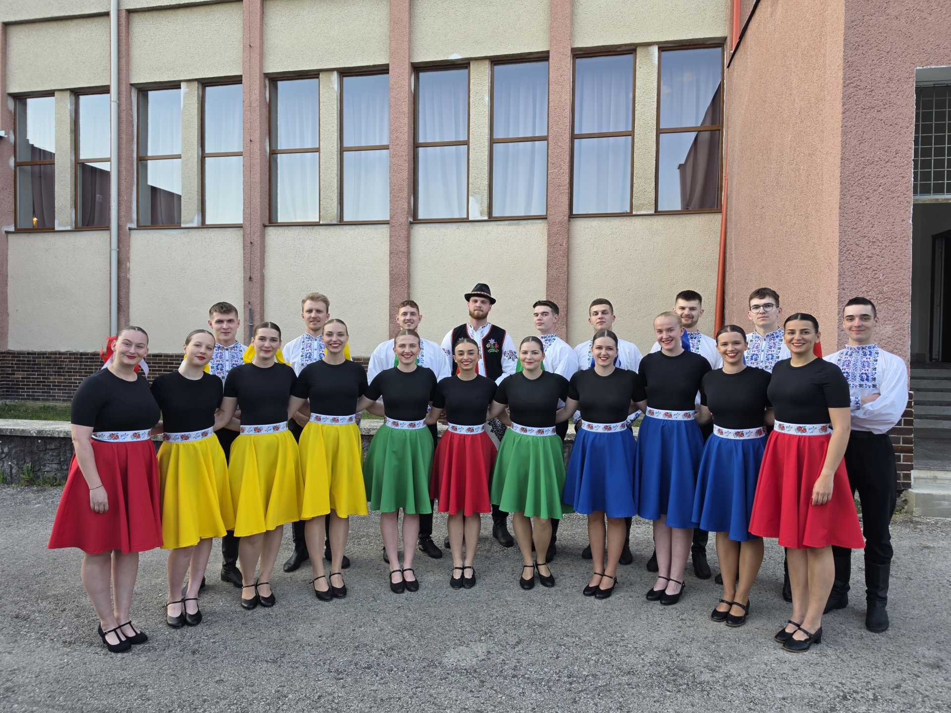 Prvé vystúpenie folkloristov z AOS