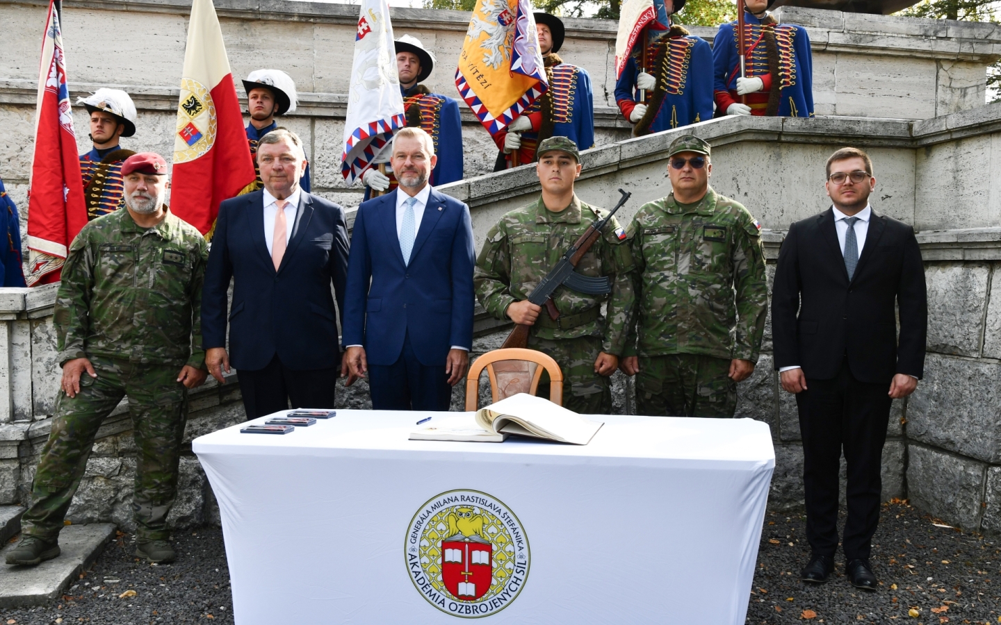 230 kadetov dnes zložilo vojenskú prísahu za účasti prezidenta SR.