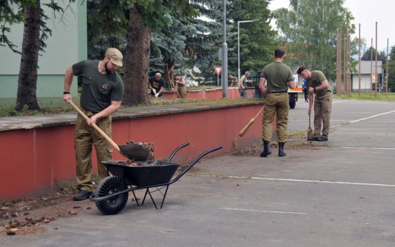 Skrášľovanie vonkajších priestorov akadémie