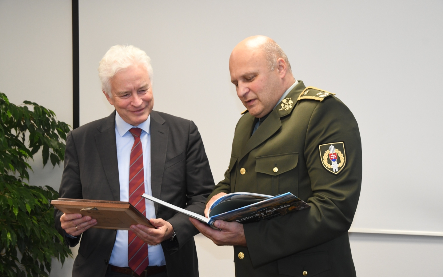 Veľvyslanec Spolkovej republiky Nemecko a pridelenec obrany Spolkovej republiky Nemecko navštívili AOS, 26. 10. 2026