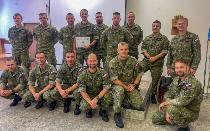 Krátkodobý odborný kurz Vševojskový pozorovateľ úspešne ukončený