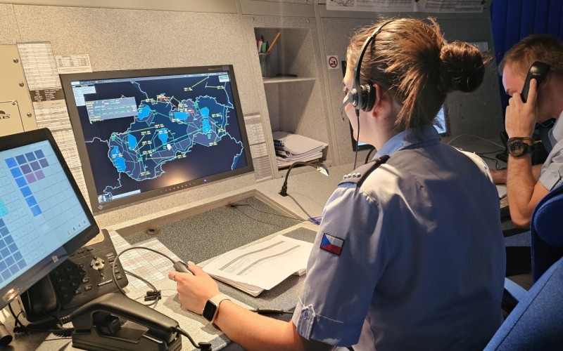 Príslušníci AČR na kurze riadenia letovej prevádzky