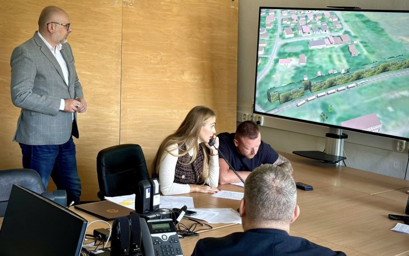 Simulované vykoľajenie vlaku preverilo pripravenosť na chemickú haváriu v Liptovskom Mikuláši