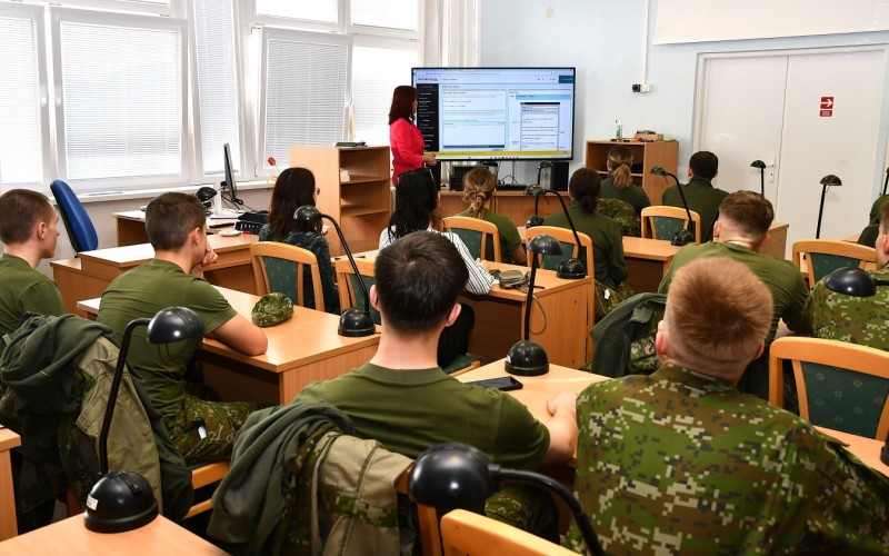 Revolutionary tools using artificial intelligence in language teaching