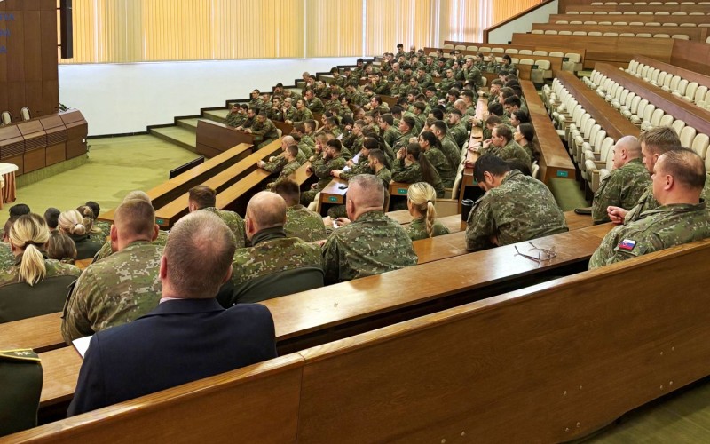 Francúzsky veľvyslanec na pôde AOS