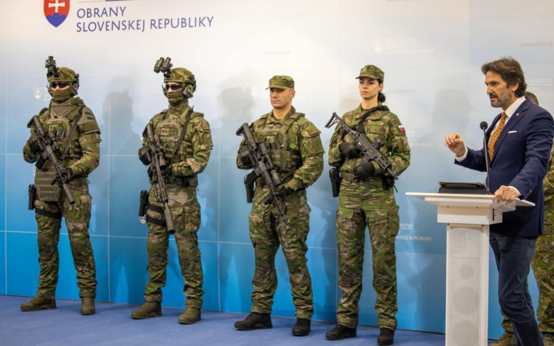 Nové poľné uniformy pre profesionálov vznikali v spolupráci s AOS