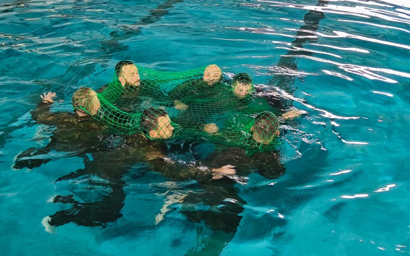 Kurz Combat Swimmer 2026 úspešne pripravil nových cvičiteľov a inštruktora vojensko-praktického plávania